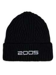 2005 Czapka Basic Beanie Czarny. Czarne czapki i kapelusze damskie 2005, na zimę, bez wzorów, z materiału. Za 139.99 zł.