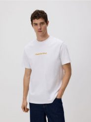 T-shirt comfort z nadrukiem na plecach - biały. Białe t-shirty męskie Reserved, l, bez wzorów, z bawełny, bez kołnierzyka. Za 79.99 zł.