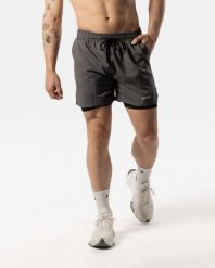 Męskie szorty sportowe 2 w 1 z wewnętrzną warstwą i kieszenią – grafitowy. Szare krótkie spodenki sportowe męskie AESTHETIC WOLF, l, bez wzorów, z elastanu, do biegania. Za 299.99 zł.