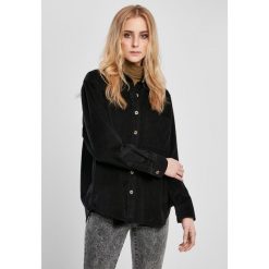 Koszula damska Urban Classics corduroy oversized. Czarne koszule damskie Urban Classics, bez wzorów, z weluru, bez kołnierzyka, bez ramiączek. Za 229.00 zł.