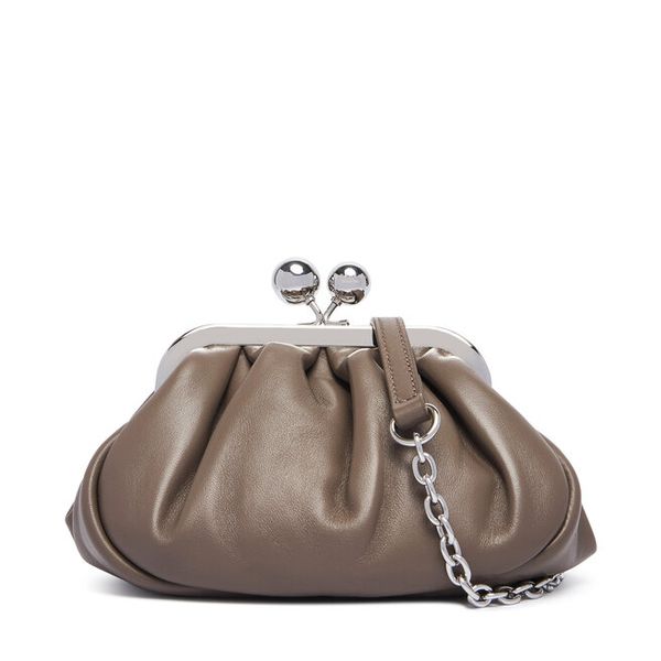 Torebka Weekend Max Mara. Brązowe torebki do ręki damskie Weekend Max Mara, bez wzorów, wizytowe, bez dodatków. Za 1,239.00 zł.