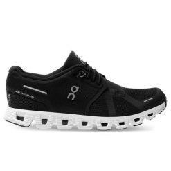 Buty do biegania damskie On Running Cloud 5 Czarne. Białe obuwie sportowe damskie On Running, bez wzorów, z materiału, do biegania. Za 852.99 zł.