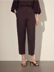 Spodnie z lnem i wiskozą - ciemnobrązowy. Brązowe spodnie materiałowe damskie Reserved, l, bez wzorów, z tkaniny. Za 139.99 zł.