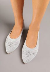 Srebrne Balerinki z Noskiem Typu Migdałek Zdobione Perforacją Natiela. Szare baleriny damskie Renee, z aplikacjami, z jeansu, eleganckie, bez obcasa. Za 39.99 zł.