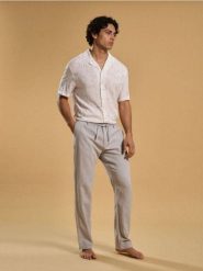 Spodnie straight leg z domieszką lnu - szary. Szare spodnie materiałowe męskie Sinsay, bez wzorów. Za 49.99 zł.