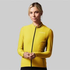 Ciepła damska koszulka kolarska z długim rękawem. Żółte obuwie sportowe damskie ACELERA, bez wzorów, z materiału, rowerowe. W wyprzedaży za 296.06 zł.