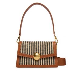 Torebka Lacoste. Torebki do ręki damskie Lacoste, bez wzorów, klasyczne, bez dodatków. Za 1,019.00 zł.