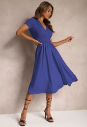 Niebieska Sukienka Taliowana z Kopertowym Dekoltem o Rozkloszowanym Kroju Rimadea. Niebieskie sukienki damskie Renee, l, bez wzorów, eleganckie, bez kołnierzyka, bez ramiączek, midi, kopertowe. Za 119.99 zł.