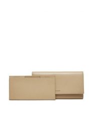 Guess Portfel RW1655 P4301 Beżowy. Brązowe portfele damskie Guess, z aplikacjami, ze skóry. Za 339.99 zł.