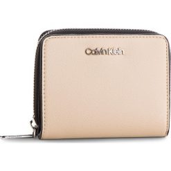 Mały Portfel Damski CALVIN KLEIN - Stitch Med Zip W/Flap K60K604857 638. Brązowe portfele damskie Calvin Klein, ze skóry ekologicznej. Za 279.00 zł.