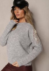 Jasnoszary Sweter z Przezroczystymi Wstawkami z Cyrkoniami Perełkami i Cekinami z Wełną Tiarinae. Szare swetry damskie Renee, bez wzorów, z jeansu, biznesowe, bez kołnierzyka, bez ramiączek, bez kaptura. Za 159.99 zł.