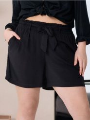 Szorty Plus Size - czarny. Czarne szorty damskie Sinsay, l, bez wzorów. W wyprzedaży za 9.99 zł.