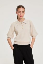 Sweter z krótkimi rękawami beżowy. Brązowe swetry damskie MOODO, l, bez wzorów, z poliamidu, bez kołnierzyka, bez ramiączek, krótkie, bez kaptura. Za 109.99 zł.