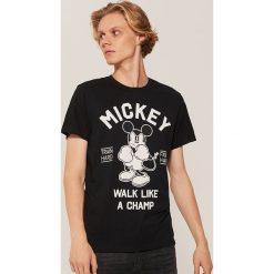 T-shirt Mickey Mouse - Czarny. Czarne t-shirty męskie House, z motywem z bajki. Za 49.99 zł.