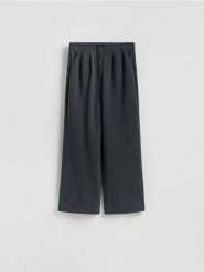 Spodnie z zakładkami - ciemnoszary. Szare spodnie materiałowe damskie Reserved, l, bez wzorów, z bawełny. Za 119.99 zł.