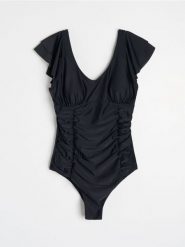 Jednoczęściowy strój kąpielowy z marszczeniami i falbanami - czarny. Czarne kostiumy jednoczęściowe damskie Sinsay, xl, bez wzorów. Za 69.99 zł.