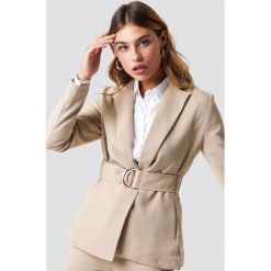 NA-KD Classic Marynarka z paskiem - Beige. Żakiety damskie marki NA-KD Classic. Za 202.95 zł.