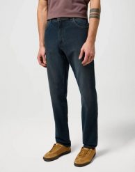 MESKIE SPODNIE WRANGLER TEXAS SLIM OLD RIVER 112371013. Spodnie materiałowe męskie Wrangler, l, bez wzorów, z jeansu. Za 219.99 zł.