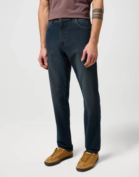 MESKIE SPODNIE WRANGLER TEXAS SLIM OLD RIVER 112371013. Spodnie materiałowe męskie Wrangler, l, bez wzorów, z jeansu. Za 219.99 zł.