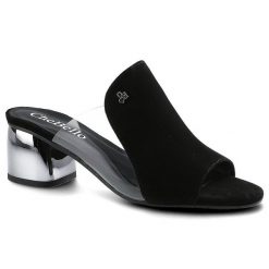Czarne Klapki Chebello Damskie Eleganckie Buty. Czarne klapki damskie CheBello, bez wzorów, ze skóry, bez obcasa, na obcasie, bez zapięcia. Za 209.00 zł.