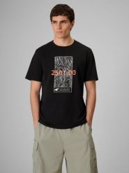 4F T-shirt regular z nadrukiem męski - czarny M. Czarne t-shirty męskie 4f, m, bez wzorów, z materiału, bez kołnierzyka. Za 69.99 zł.