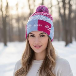 Czapka zimowa z haftem KEEZA. Czapki i kapelusze damskie KEEZA, na zimę, bez wzorów, z materiału, eleganckie. Za 58.00 zł.