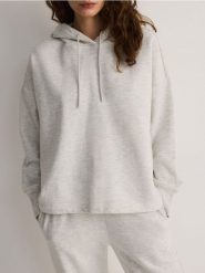 Bluza z kapturem - jasnoszary. Szare bluzy damskie Reserved, l, bez wzorów, z bawełny, z kapturem. W wyprzedaży za 69.99 zł.
