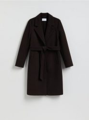 Płaszcz z wiązanym paskiem - ciemnobrązowy. Brązowe płaszcze damskie Reserved, l, bez wzorów, z dzianiny, bez kaptura. Za 159.99 zł.