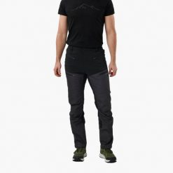 Spodnie outdoor hiking męskie Swedemount Nordkap Stretch Pants II wiatroszczelne. Czarne spodnie sportowe męskie SWEDEMOUNT, na lato, m, bez wzorów, z tkaniny, outdoorowe. Za 399.99 zł.