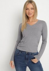 Szary Sweter z Wiskozą i Dekoltem w Serek Olisela. Szare swetry damskie Born2be, s, bez wzorów, z wiskozy, eleganckie, bez kołnierzyka, bez ramiączek, bez kaptura. Za 49.99 zł.