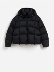Pikowana kurtka z puchem - czarny. Czarne kurtki damskie Reserved, l, bez wzorów, z puchu, bez kaptura. Za 499.99 zł.
