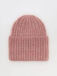 Czapka beanie - brudny róż. Czerwone czapki i kapelusze damskie Reserved, bez wzorów. Za 49.99 zł.