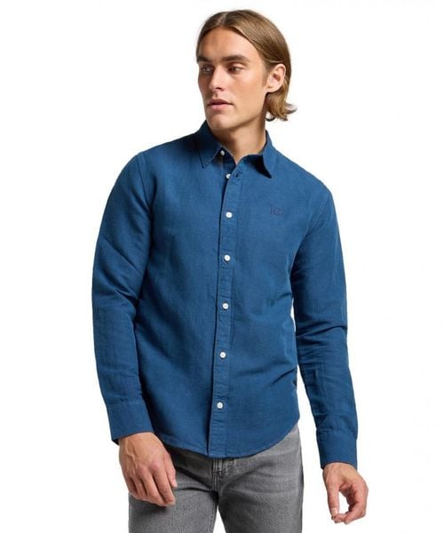MĘSKA KOSZULA LEE PATCH SHIRT ORION BLUE 112364107. Niebieskie koszule męskie Lee, m, bez wzorów, bez kołnierzyka, bez ramiączek. Za 169.99 zł.