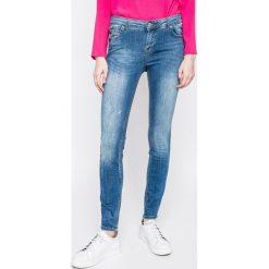 Review - Jeansy. Niebieskie jeansy damskie Review. W wyprzedaży za 159.90 zł.