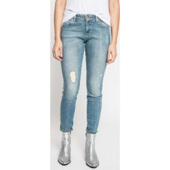 Wrangler - Jeansy All She Wants. Niebieskie jeansy damskie Wrangler. W wyprzedaży za 269.90 zł.