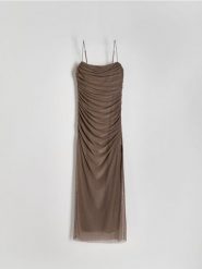 Tiulowa sukienka z marszczeniami - brązowy. Brązowe sukienki damskie Reserved, l, bez wzorów, z dzianiny, bez kołnierzyka, bez ramiączek, dopasowane. W wyprzedaży za 89.99 zł.