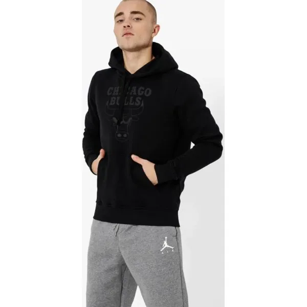 New Era Bluza Team Logo Chicago Bulls Chicago Bulls Blkblk , czarny, rozmiar S. Czarne bluzy męskie New Era, m, z aplikacjami, z bawełny, bez kaptura. W wyprzedaży za 269.99 zł.