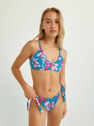 Dół od bikini - niebieski. Niebieskie bikini damskie Reserved, l, bez wzorów. W wyprzedaży za 15.99 zł.