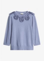 Sweter z rękawami balonowymi. Niebieskie swetry damskie bonprix, z aplikacjami, bez kołnierzyka, bez ramiączek, bez kaptura. Za 129.99 zł.