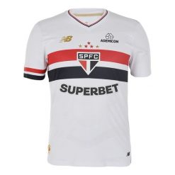 Koszulka męska New Balance Sao Paulo FC MT831834HME – biała. Białe koszulki sportowe męskie New Balance, l, z aplikacjami, z materiału, bez kołnierzyka, bez ramiączek. Za 399.99 zł.