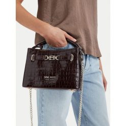 Torebka Nine West. Brązowe torebki do ręki damskie Nine West, bez wzorów, klasyczne, bez dodatków. Za 249.99 zł.