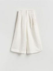 Spodnie z szerokimi nogawkami - biały. Białe spodnie materiałowe damskie Reserved, l, bez wzorów, z tkaniny. Za 129.99 zł.