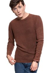 MĘSKI SWETER MUSTANG Emil C Waffle ANDORRA 1008709 3232. Brązowe swetry przez głowę męskie Mustang, m, bez wzorów, bez kołnierzyka. W wyprzedaży za 69.99 zł.