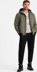 Kurtka męska Ombre Lekka kurtka męska z kapturem i siateczkową podszewką oliwkowa V2 OM-JANP-0149 M. Zielone kurtki męskie Ombre, m, bez wzorów, z kapturem. Za 269.99 zł.