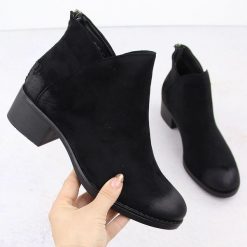 Botki damskie na klocku ocieplane czarne Potocki 12472. Czarne botki damskie POTOCKI, ze skóry ekologicznej, eleganckie, bez obcasa, bez zapięcia. Za 189.99 zł.