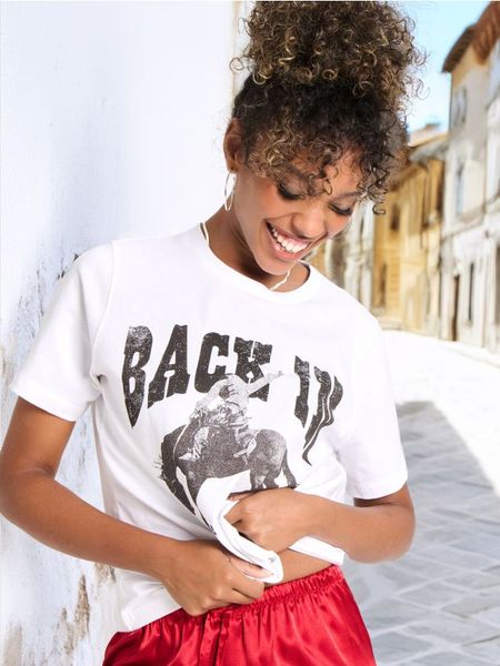 Koszulka z nadrukiem - biały. Białe t-shirty damskie Sinsay, l, bez wzorów, bez kołnierzyka. W wyprzedaży za 11.99 zł.