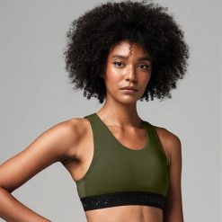 Stanik sportowy damski STRONG ID Essential Sports. Zielone obuwie sportowe damskie STRONG ID, bez wzorów, z materiału, na fitness i siłownię. Za 89.99 zł.