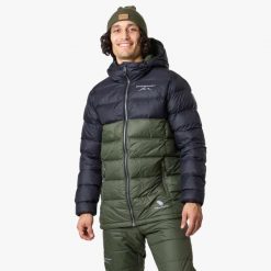 Kurtka puchowa Wędrówki męska Swedemount Östersund Down Jacket 2.0 wodoodporna. Czarne kurtki męskie SWEDEMOUNT, m, bez wzorów, z puchu, sportowe, bez kaptura. Za 699.99 zł.