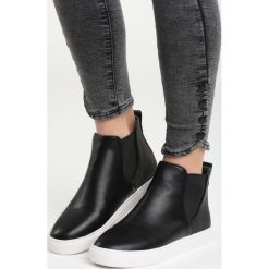 Czarne Slip On Jitter. Trampki i tenisówki damskie marki Born2be. Za 54.99 zł.