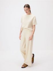 Dresowe spodnie z modalem - jasnożółty. Żółte spodnie dresowe damskie Reserved, l, bez wzorów, z dresówki. W wyprzedaży za 49.99 zł.
